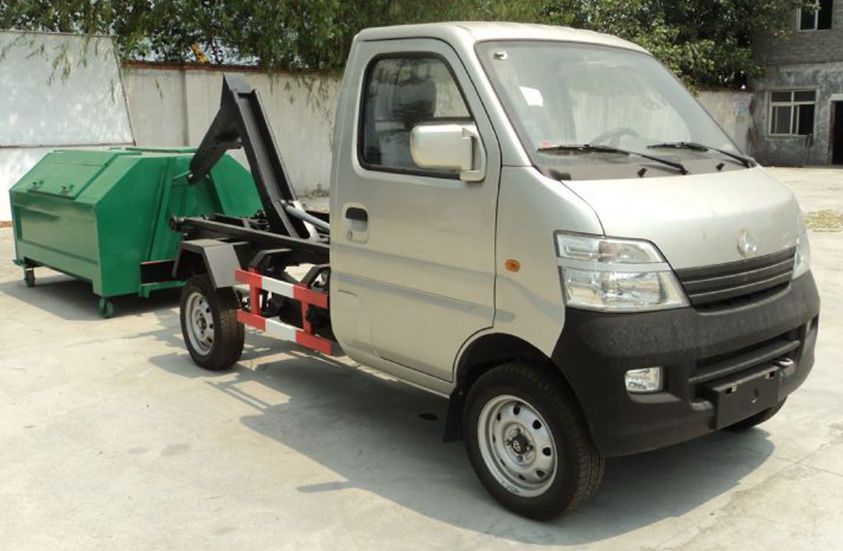 長安3方勾臂式垃圾車工作實拍