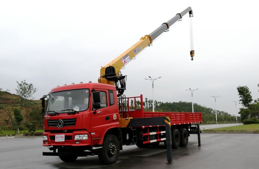 東風徐工后八輪12噸隨車吊左側伸臂圖片