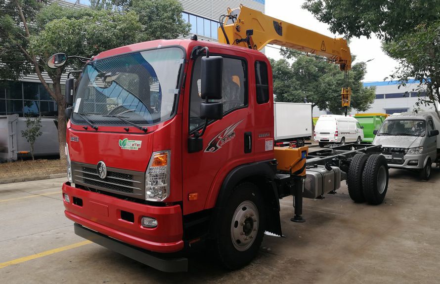 重汽王牌5噸隨車吊左側實拍圖片