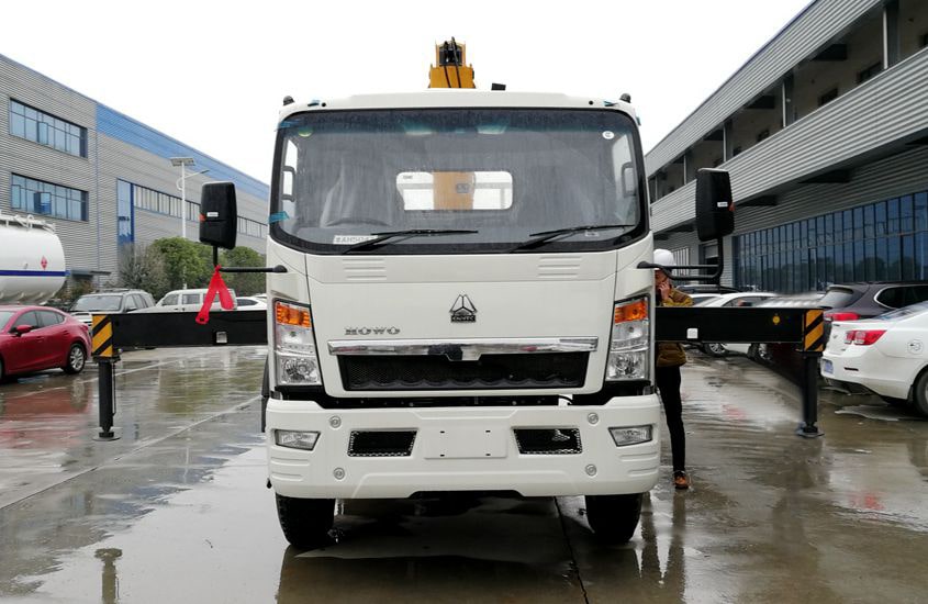 重汽豪沃5噸隨車吊車頭實拍圖片