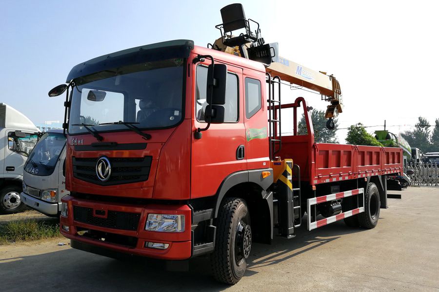 東風8噸雙聯泵隨車吊左側實拍圖片